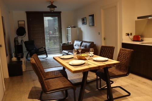 Modern city centre 2 bedroom apartment with large balcony, Manchester (zdjęcie 10)