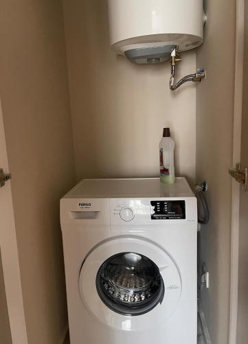 Skopje City Center 1BR Apt - Free Parking & Wi-Fi, Skopje (photo 6)
