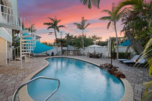 Siesta Key Luxury Retreat - Steps from Crescent Beach