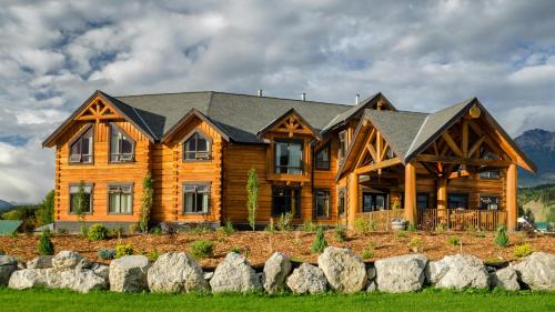 Lodge and Lantern - Photo 1 in Golden (BC), Canada