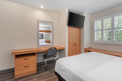 Super 8 by Wyndham Sacramento Airport - image 14