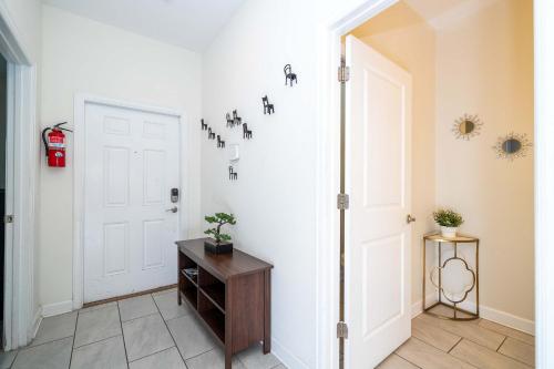 Stunning 5 Bd Home w Pool Close to Disney 4822