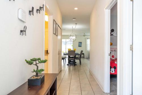 Stunning 5 Bd Home w Pool Close to Disney 4822
