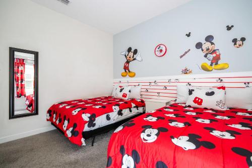 Stunning 5 Bd Home w/ Pool Close to Disney 4822 - image 11