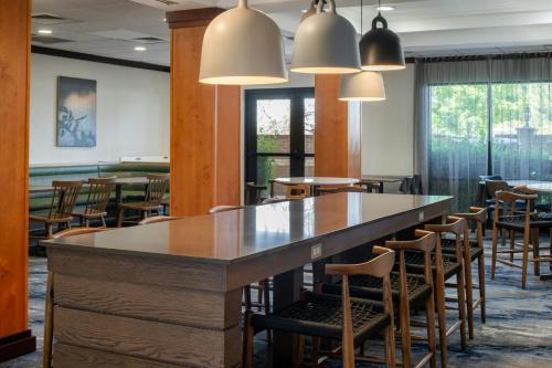 Fairfield Inn & Suites Santa Maria - image 6