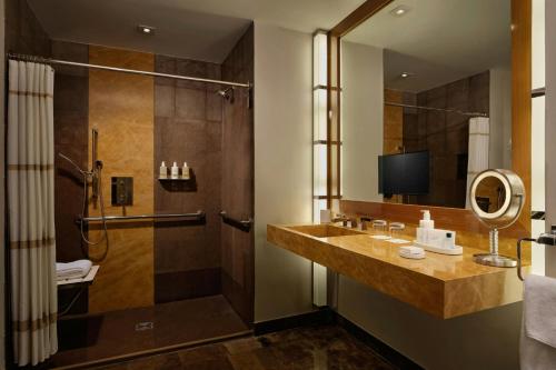 JW Marriott Marquis Miami - image 6
