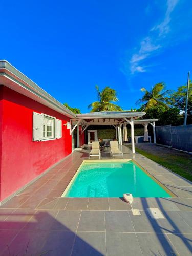Villa SAADA cosy avec piscine, jacuzzi et sauna in Le Vauclin