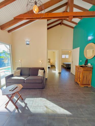 Villa SAADA cosy avec piscine, jacuzzi et sauna in Le Vauclin