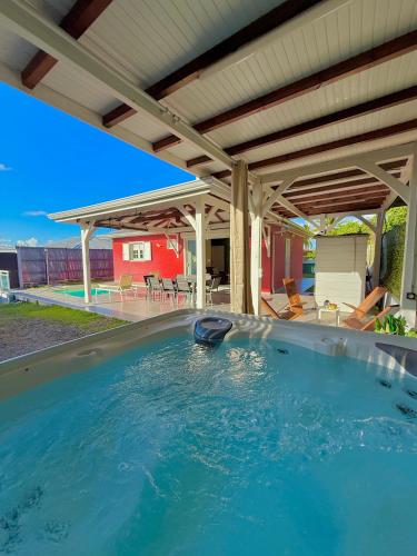 Villa SAADA cosy avec piscine, jacuzzi et sauna in Le Vauclin