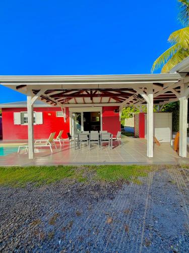 Villa SAADA cosy avec piscine, jacuzzi et sauna in Le Vauclin