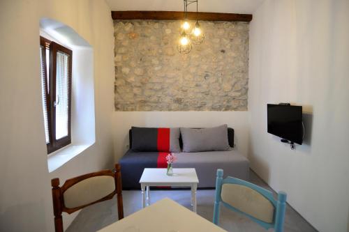 House 561 - image 4