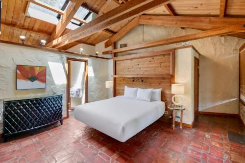 Sonoma Coast Villa Room Type - King Room with Pool View