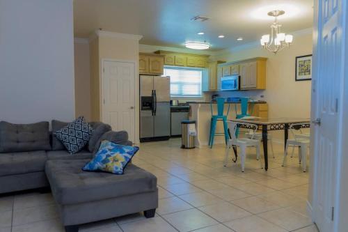 Walk to Beach Condo with Pool unit C - Island Morning Sun 3 - image 4