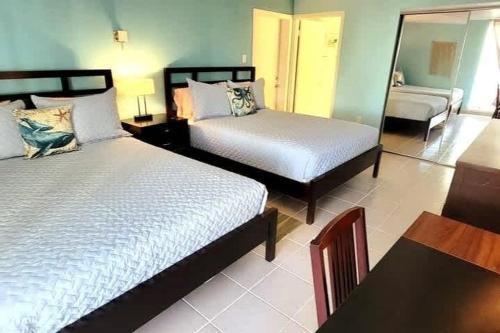 Renovated Beachfront Condo with 2 Pools Tons of Beds Bahia Mar #426 - image 5