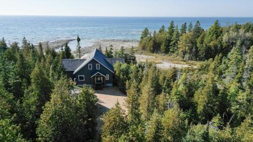 Waterfront Lakehouse EV Charger AC in Pike Bay (ON)