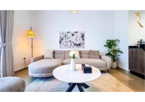 Reef Edge 1BR - Elegant Coastal Getaway – khách sạn tại Sân bay quốc tế Abu Dhabi