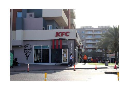 ห้องอาหาร, Serene 1BR Escape - Al Reef with Pool in สนามบินนานาชาติอาบูดาบี