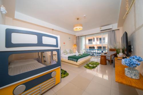 room detail thumbnail 2