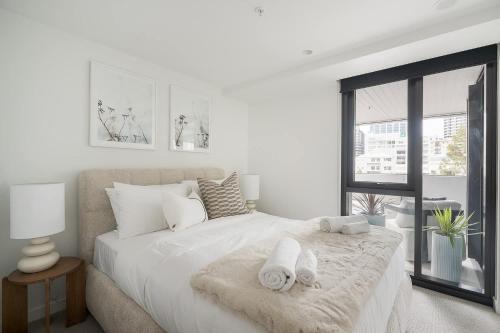 Luxury City Escape Steps from RAC Arena - image 2