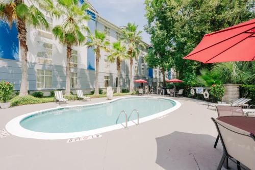 Holiday Inn Express Hotel & Suites Charleston-Ashley Phosphate an IHG Hotel - image 11