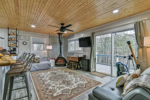 Tranquil Mountain Retreat With Hot Tub Pet Friendly in Naples (NC)