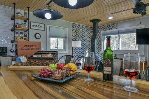 Tranquil Mountain Retreat With Hot Tub Pet Friendly in Naples (NC)