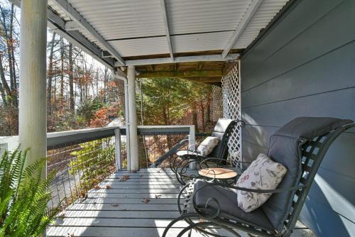 Tranquil Mountain Retreat With Hot Tub Pet Friendly in Naples (NC)