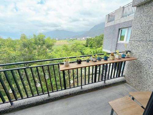 My happiness baking room near Yanzihkou Trail (Swallow Grotto)