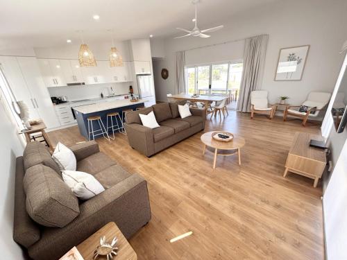 Driftwood Beach House - Coastal Haven North Beach in Vallarū