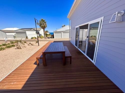 Driftwood Beach House - Coastal Haven North Beach in Vallarū