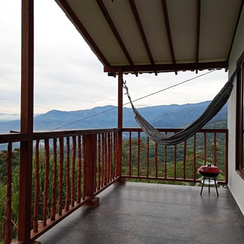 Country cabin with panoramic of the montains Tamesis - cabana refugio entre nubes in Támesis