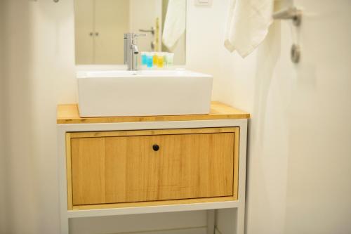 One-Bedroom Apartment image 1