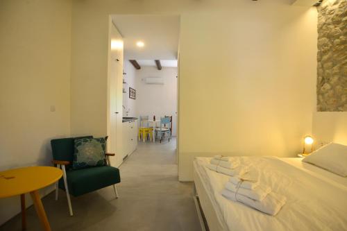 One-Bedroom Apartment image 5