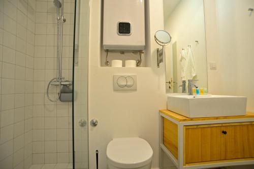 House 561 - image 2