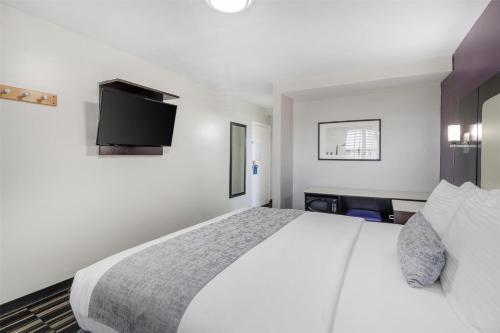 SureStay Hotel by Best Western Beverly Hills West LA - image 9