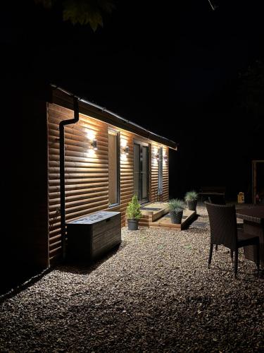 Roe Deer Lodge with Wood-Fired Hot Tub - Alum House Litlebeck, Whitby in Littlebeck