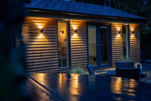 Roe Deer Lodge with Wood-Fired Hot Tub - Alum House Litlebeck, Whitby in Littlebeck