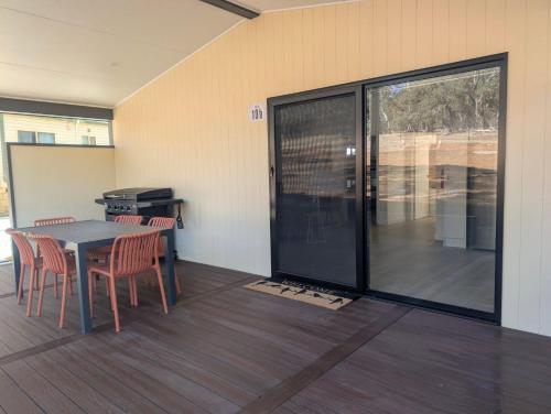 2 bedrooms, 6 beds