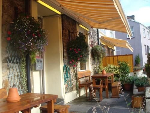 Glendower Hotel Glendower Hotel is perfectly located for both business and leisure guests in Goodwick. The property features a wide range of facilities to make your stay a pleasant experience. All the necessary facil