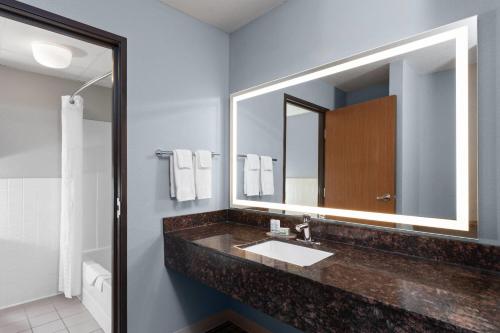 AmericInn by Wyndham West Salem in West Salem, USA