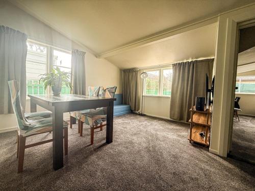 Spacious Surf-side 4 bedroom Retreat in ท่าอากาศยานเวลลิงตัน