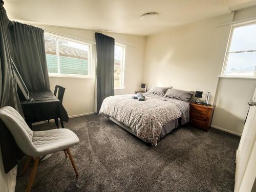 Spacious Surf-side 4 bedroom Retreat in ท่าอากาศยานเวลลิงตัน