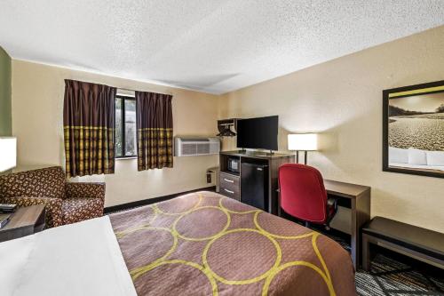 Super 8 by Wyndham Independence Kansas City - image 12