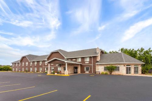 Days Inn & Suites by Wyndham Kaukauna WI in Kaukauna, USA