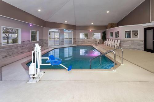 Days Inn & Suites by Wyndham Kaukauna WI in Kaukauna, USA