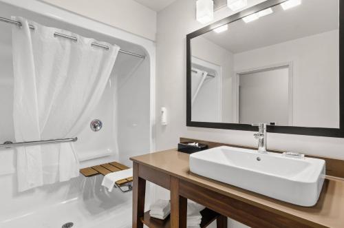 Queen Room with Two Queen Beds - Disability Access