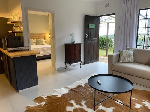 Luxury modern farm cottage with sea view in Trafalgar