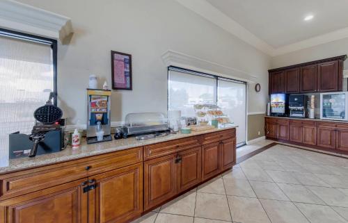 Quality Inn Long Beach - Signal Hill - image 26