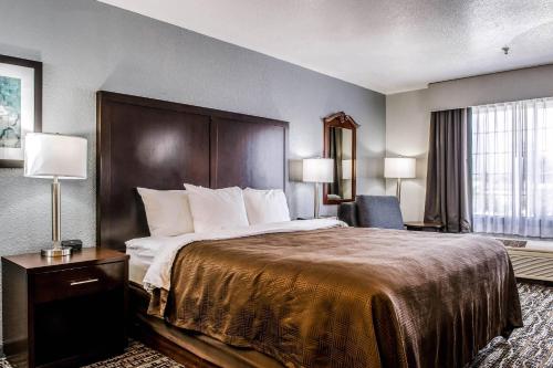 Clarion Hotel By Humboldt Bay - image 8
