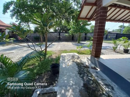 Exterior view, Niti Guest House near Depok Beach